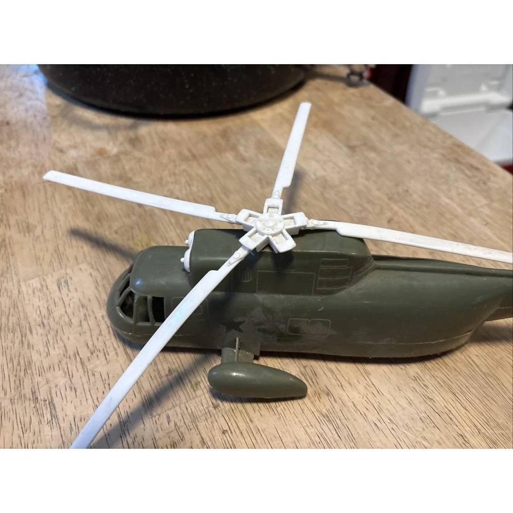 PROCESSED PLASTICS TIM MEE US ARMY HELICOPTER #7590 w/ WHITE BLADES 13